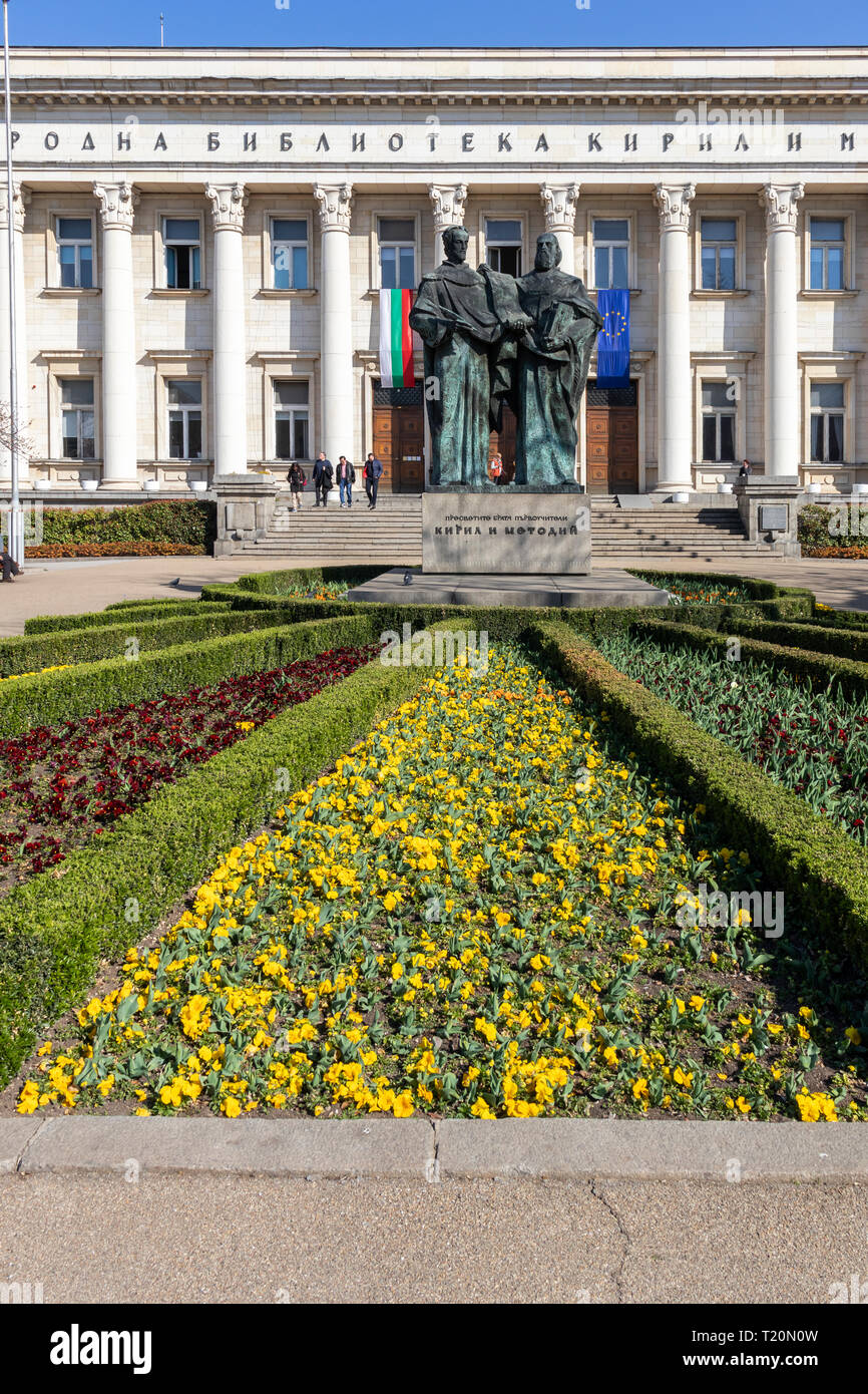 SOFIA, BULGARIA - 27 Marzo 2019: Primavera vista della Biblioteca Nazionale di San Cirillo e Metodio in Sofia Bulgaria Foto Stock