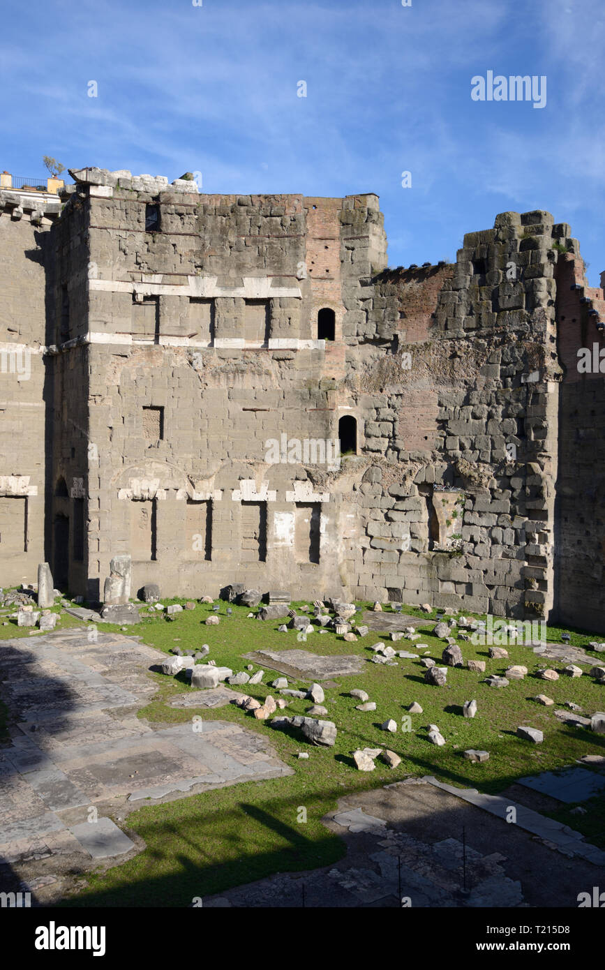 Dettaglio della facciata Finestra incl modelli nel Foro di Augusto (2BC), il Foro di Augusto, Town Square Roma Italia Foto Stock