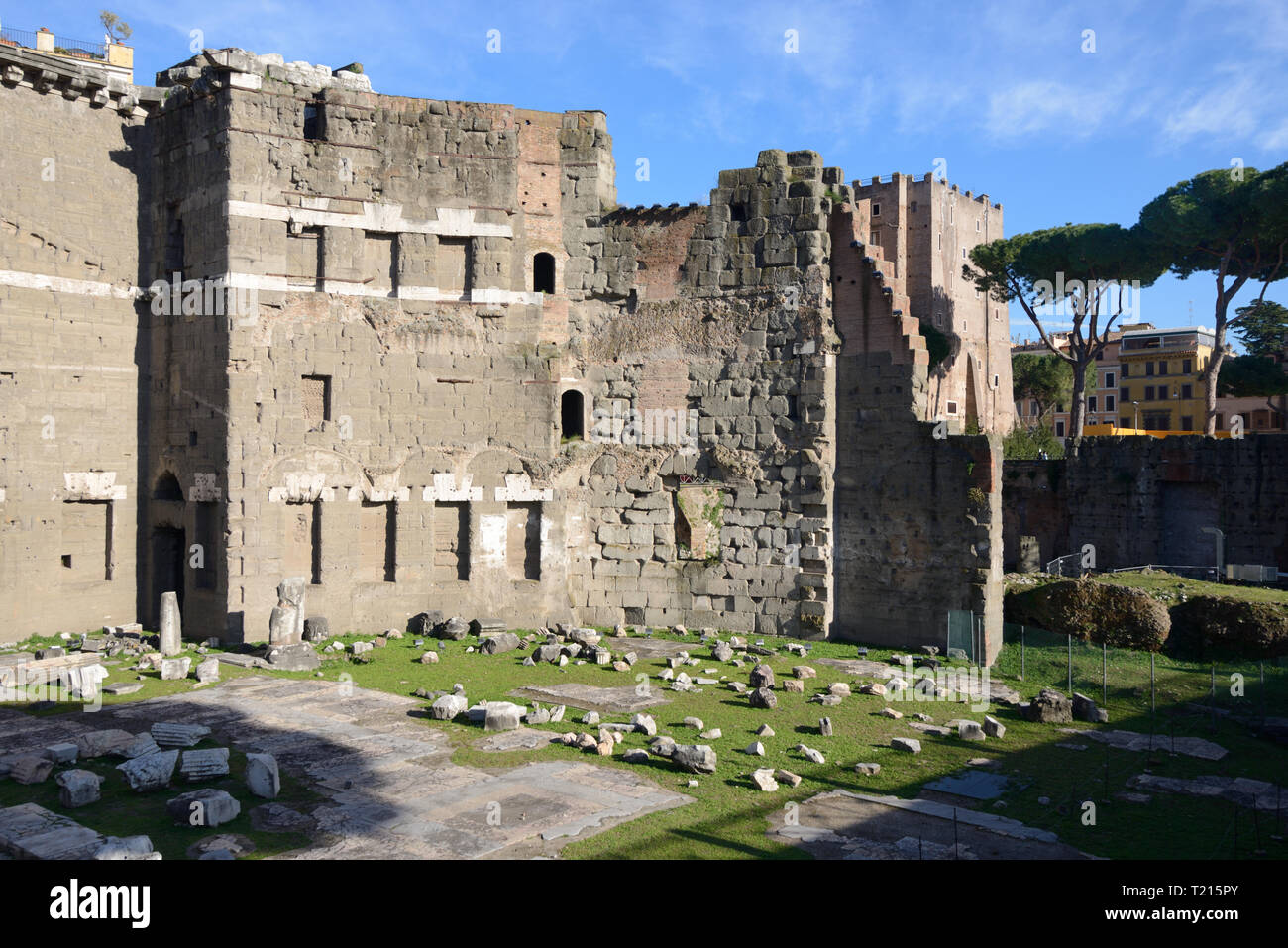 Dettaglio della facciata Finestra incl modelli nel Foro di Augusto (2BC), il Foro di Augusto, Town Square Roma Italia Foto Stock