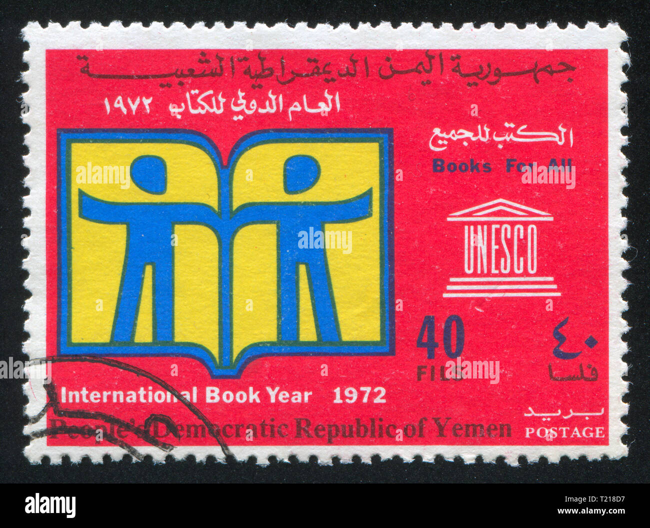 YEMEN - circa 1972: timbro stampato da Yemen, mostra Prenota anno emblema, circa 1972 Foto Stock