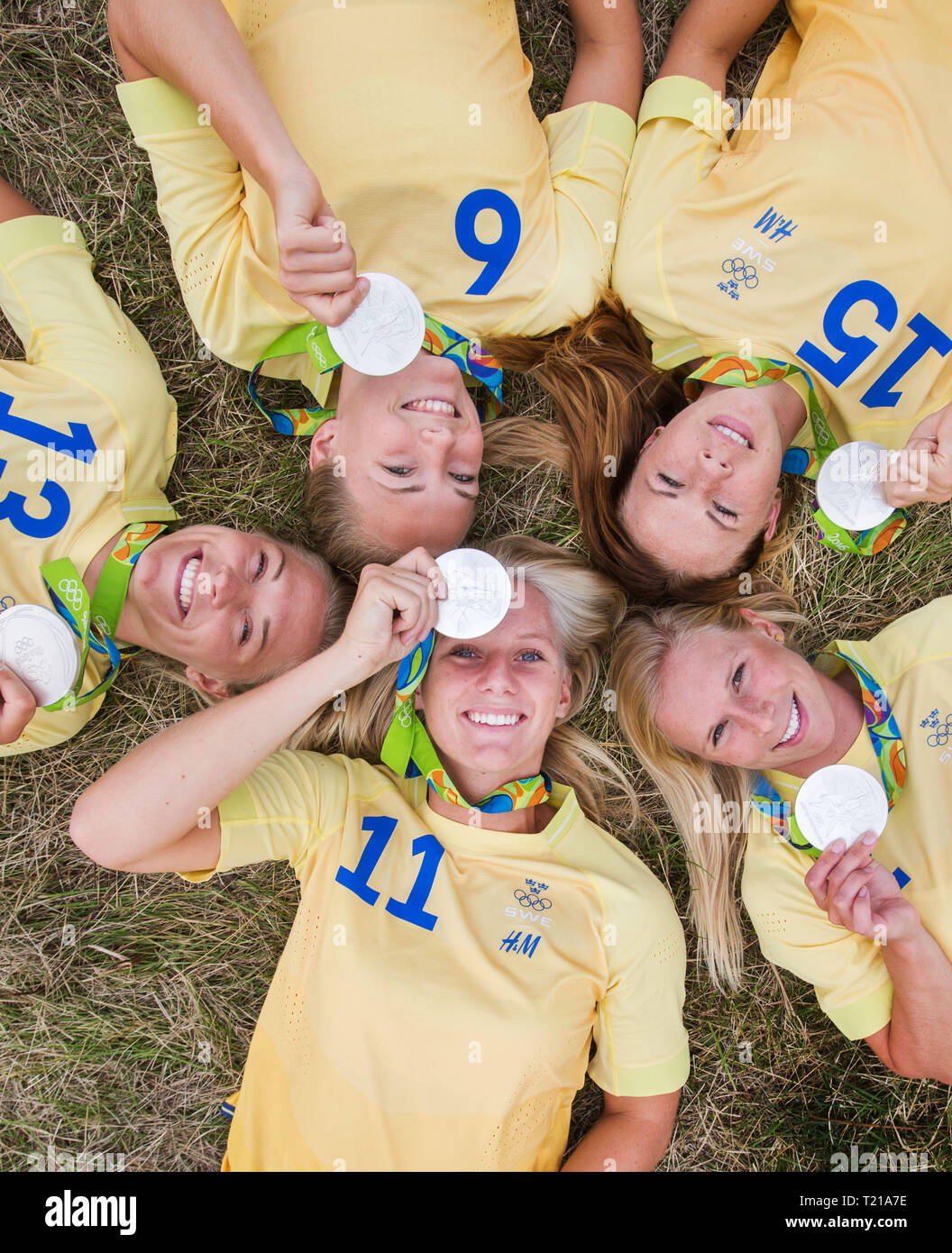 LINKÖPING 2016-08-22 Linköpings FC aveva chiaramente la maggior parte dei giocatori nella squadra svedese che ha preso il paese della prima medaglia olimpica nel mondo del calcio su il lato femminile di sempre. Durante il lunedì, i cinque eroi sono stati apprezzati sia dal comune e i compagni di squadra a Linköping Arena. No. 11 Stina Blackstenius, n. 13 Fridolina Rolfö, n. 6 MAGDALENA Eriksson, no. 15 Jessica Samuelsson e n. 2 Jonna Andersson. Foto Jeppe Gustafsson Foto Stock