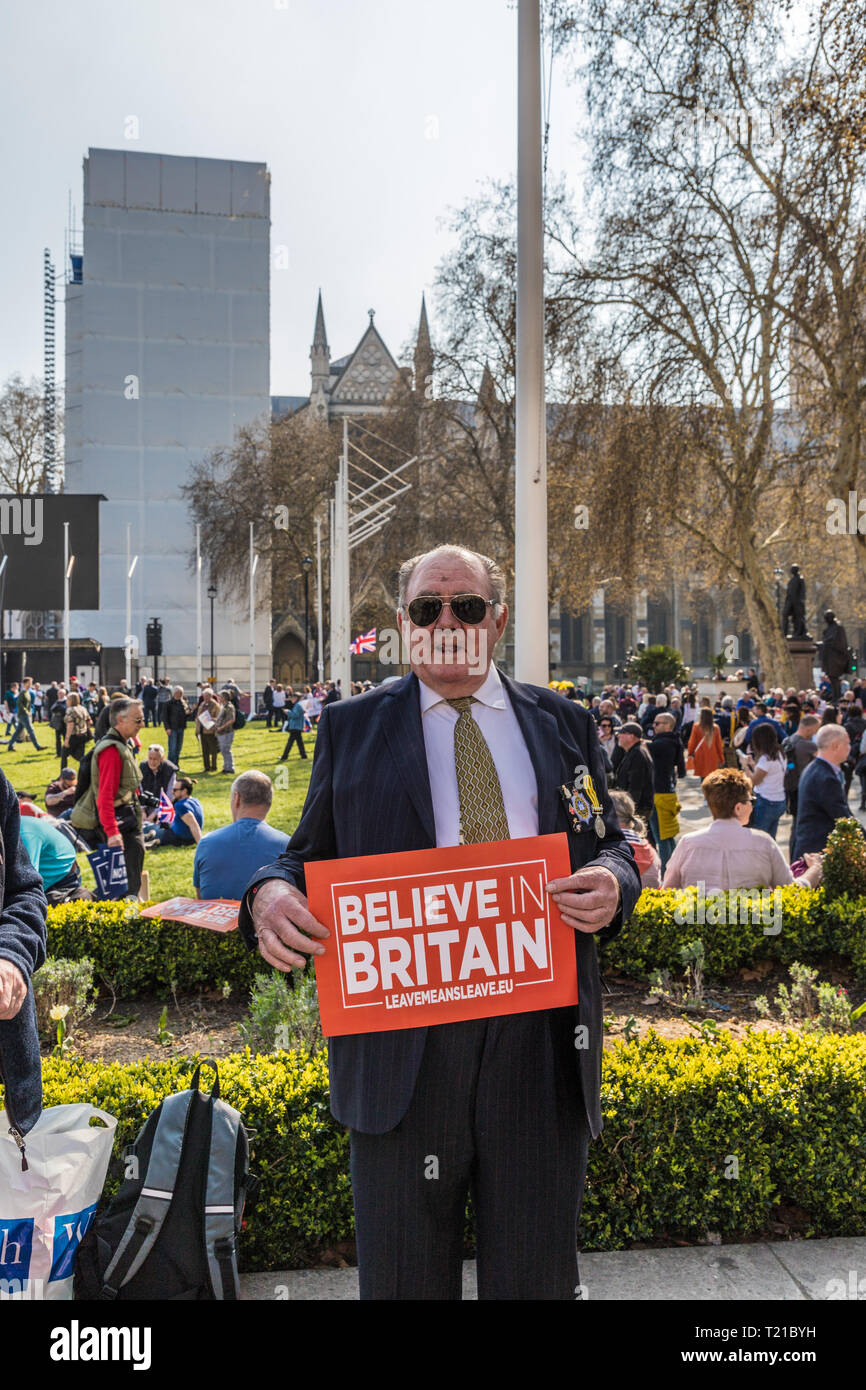 Westminster, Londra, Regno Unito. 29 mar 2019. Il mese di marzo a lasciare l'UE da Brexit sostenitori, ha avuto luogo presso la piazza del parlamento di Westminster, venerdì 29 marzo 2019. Credito: chrispictures/Alamy Live News Foto Stock