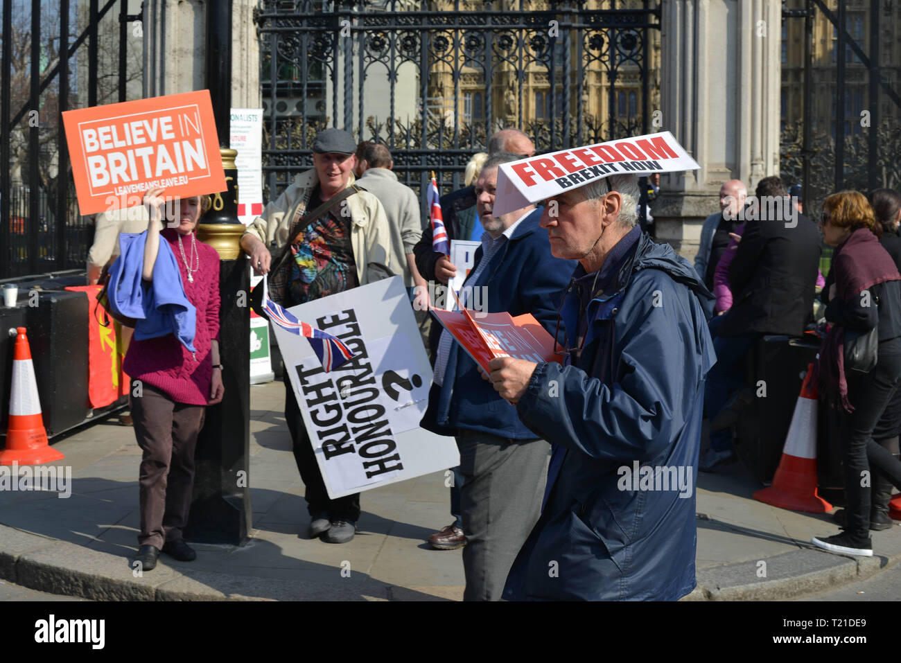 Londra, Regno Unito. 29 marzo, 2019. Gli attivisti Pro-Brexit dimostrare di fronte alla sede del Parlamento, il giorno in cui il Regno Unito è stato supposto per essere a lasciare l'UE. Credito: Thomas Krych/Alamy Live News. Foto Stock