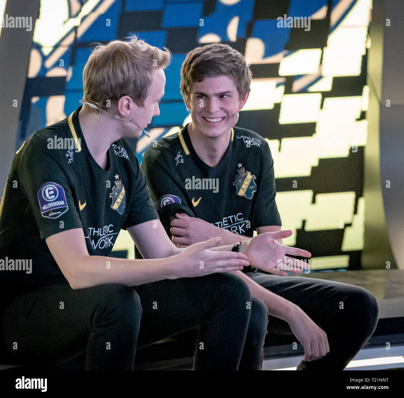 Stoccolma, Svezia. 29 marzo, 2019. eAllsvenskan round 2 una Fifa19 torneo creato da Svensk Elitfotboll Dreamhack e. È divertente per vincere. Il team di AIK per stasera, Lukas e Rasmus Credito: Daniel Bengtsson/Alamy Live News Foto Stock