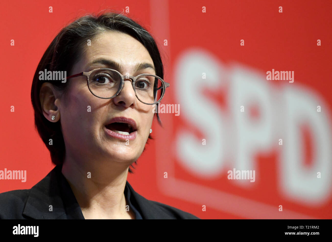 Norderstedt, Germania. 30 Mar, 2019. Serpil Midyatli, neo eletto SPD stato presidente del Schleswig-Holstein, nel suo discorso di applicazione. Ella ha ricevuto 90.09 percento dei voti al partito di Stato conferenza. Credito: Carsten Rehder/dpa/Alamy Live News Foto Stock