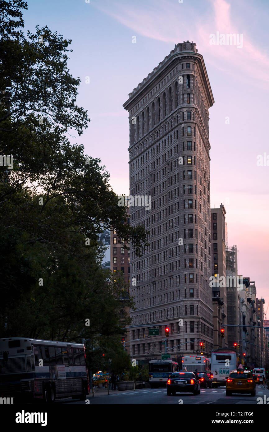 Flatiron Building di New York City, nello Stato di New York, Stati Uniti d'America. Il 22 piani, 285 piedi (87 metri) alto edificio progettato da Daniel Burnham è stata completata in Foto Stock