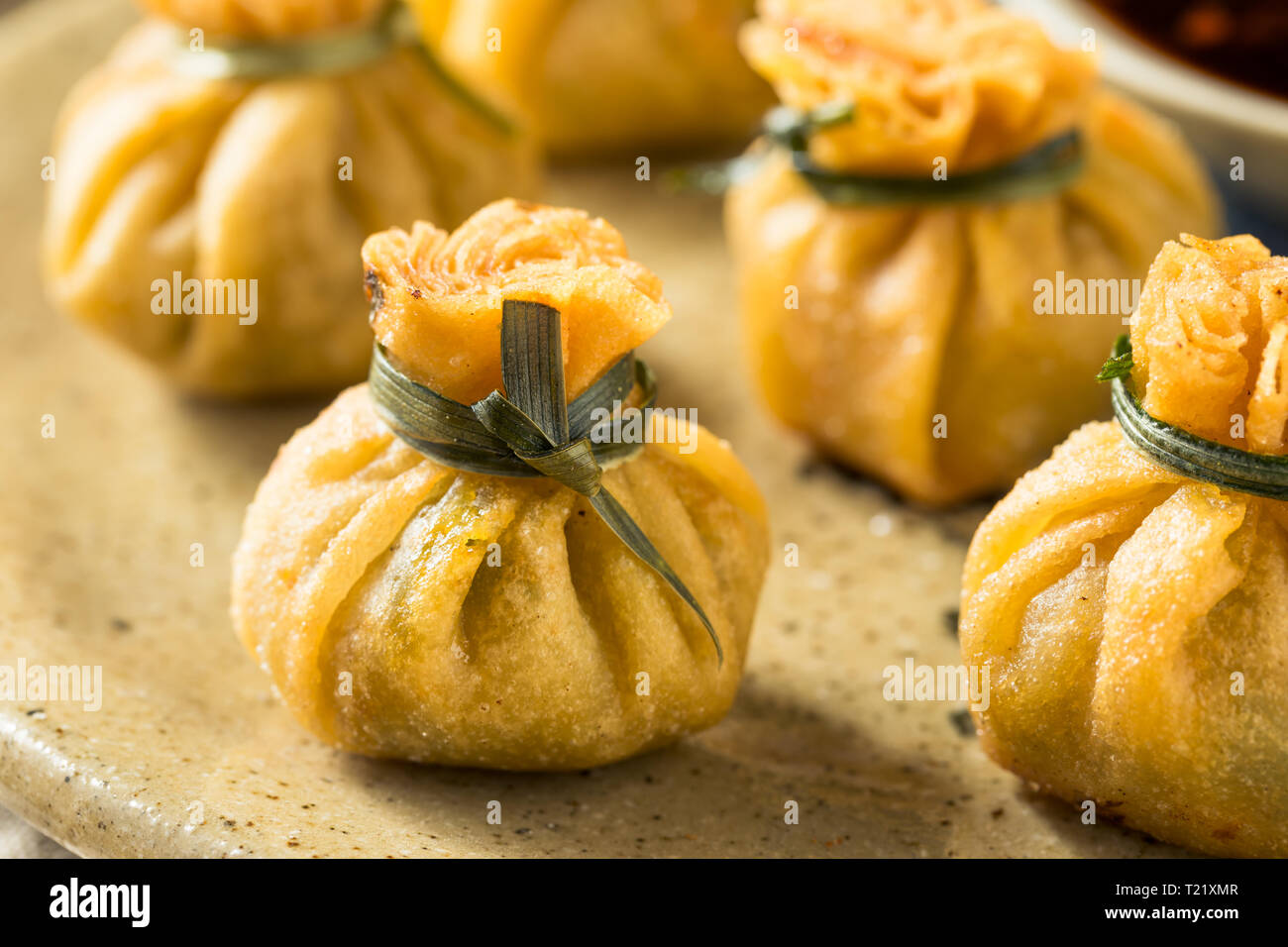 In casa Fritte portamonete di gamberetti gnocchi di patate con salsa di soia Foto Stock