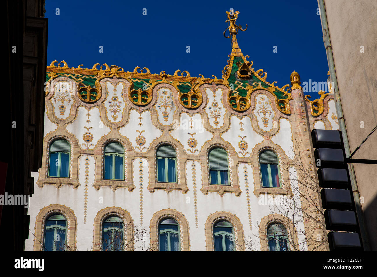 Antico bellissimo edificio Art Nouveau al quinto distretto di Budapest Foto Stock