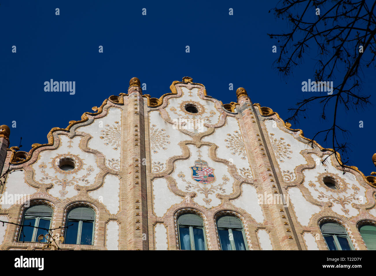 Antico bellissimo edificio Art Nouveau al quinto distretto di Budapest Foto Stock