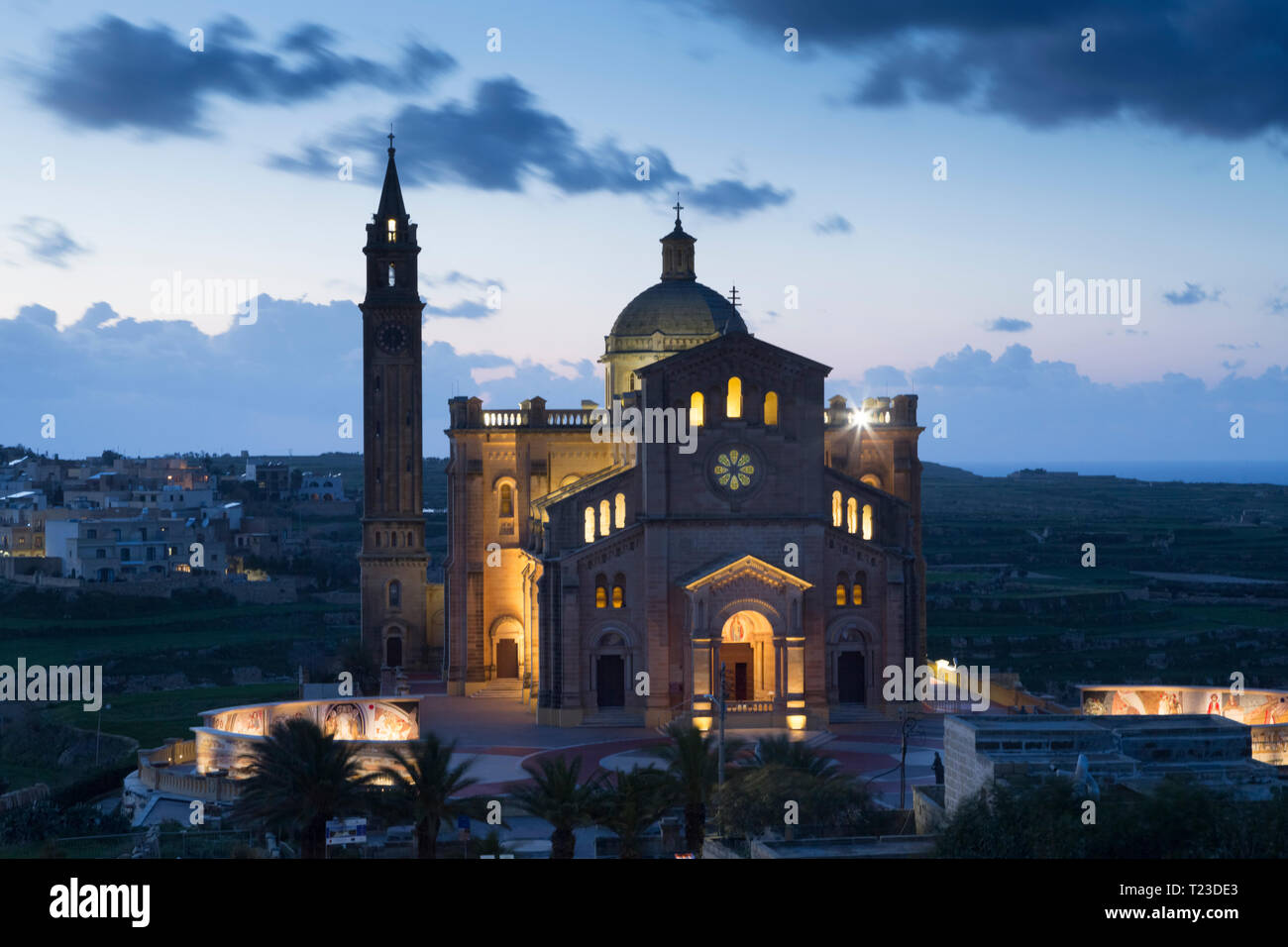Malta e Gozo, Basilica di Ta' Pinu, santuario nazionale, blu ora Foto Stock