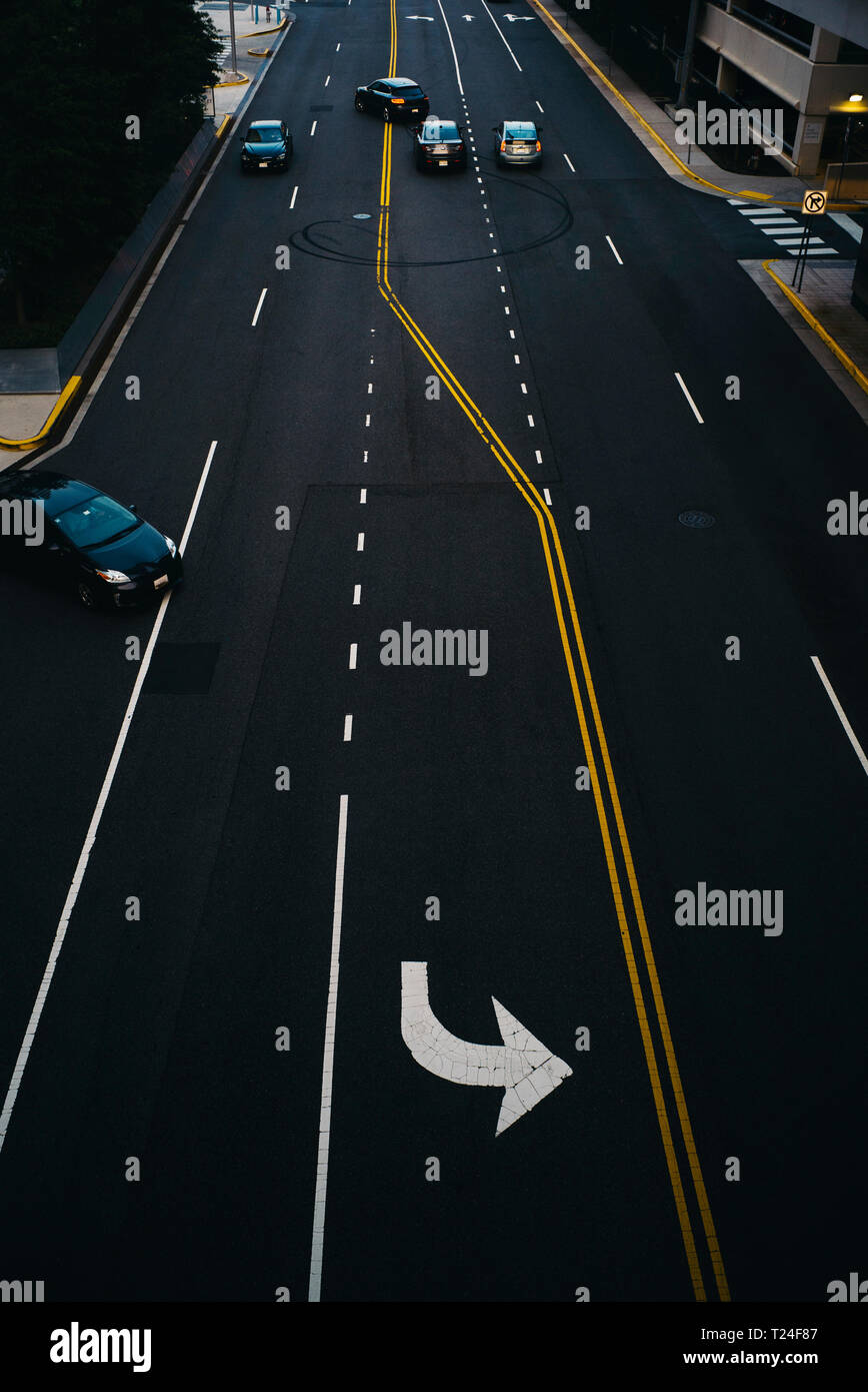 Stati Uniti d'America, Virginia, Fairfax County, Tysons Corner, vista in elevazione su una strada Foto Stock