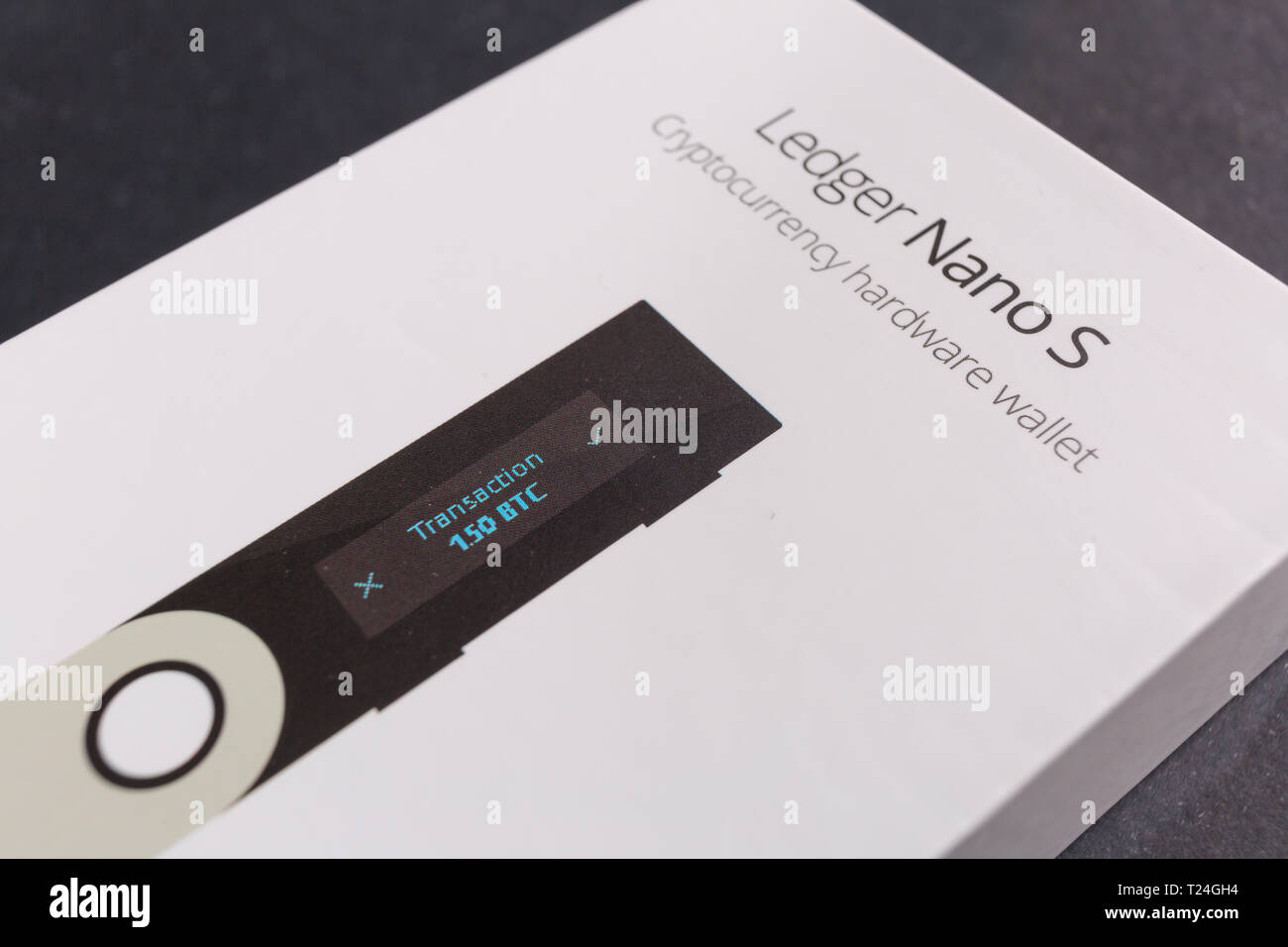 SLOVENIA - 27 dicembre 2018: Ledger portafoglio hardware per cryptocurrency come bitcoin, ethereum e altri Foto Stock