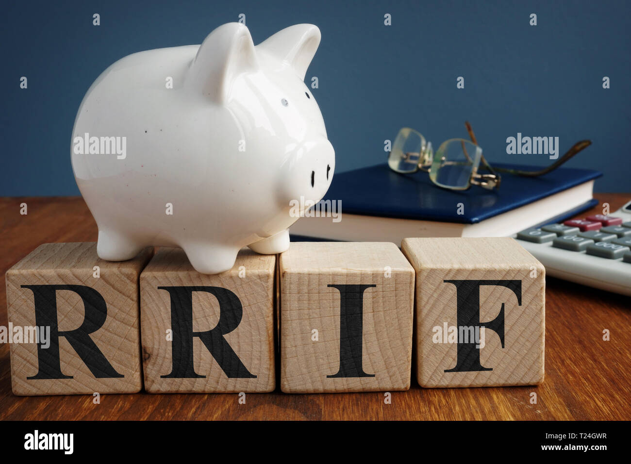 Registrate il pensionamento income fund RRIF da cubi di legno. Foto Stock