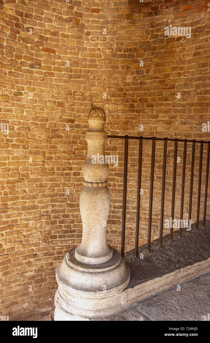 L'Italia, Venezia, scala a spirale di Palazzo Contarini, visualizzare e dettagli. Foto Stock
