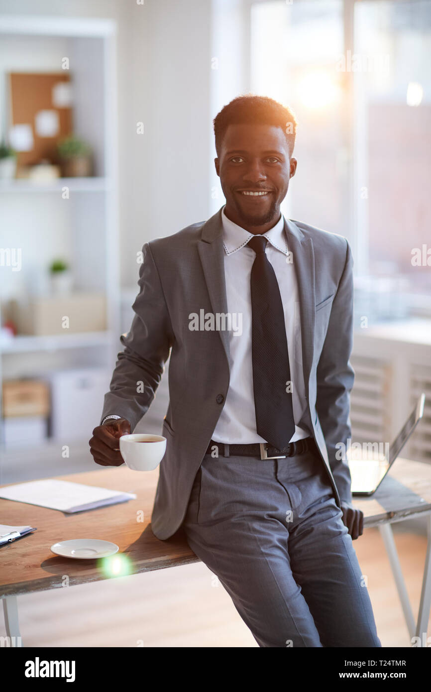 Godendo di tea break Foto Stock