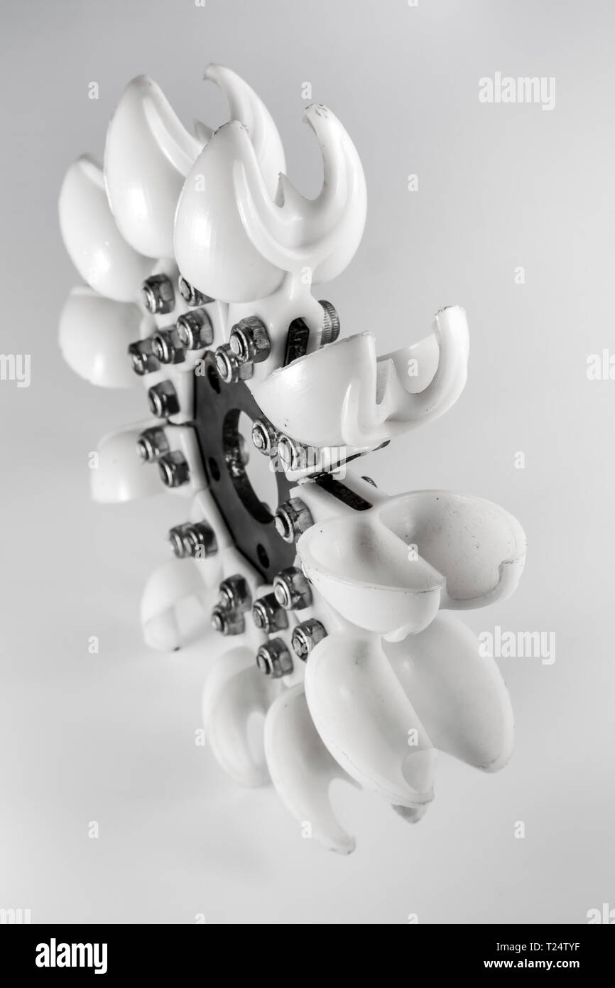 Acqua di Pelton turbina per generare elettricità da energia idroelettrica Foto Stock