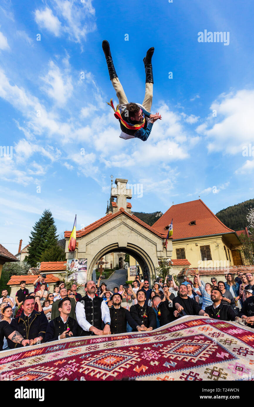 Brasov, Romania: 13 Aprile, 2018 - Lancio della gioventù a Junii Brasovului festival. Foto Stock