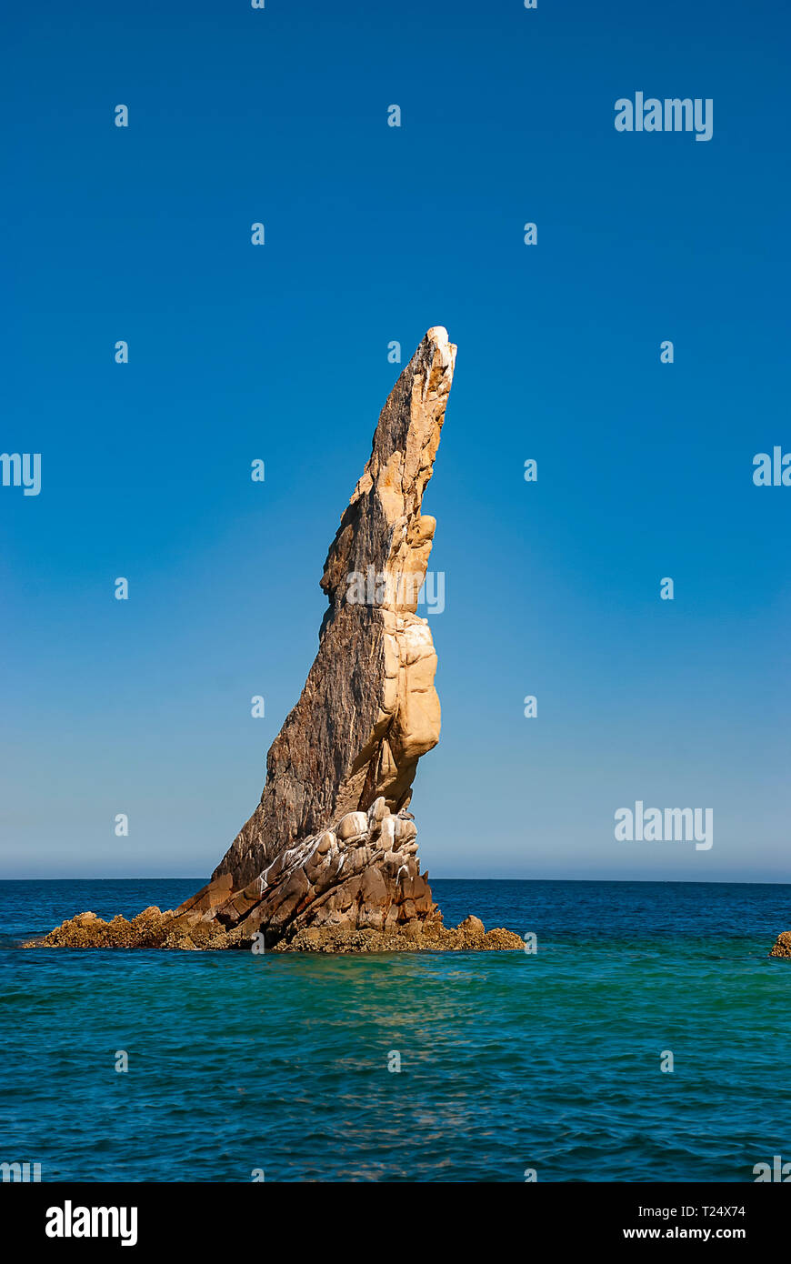 Neptunes dito è formazione di roccia che è facile da individuare lungo le scogliere al di fuori della marina in Cabo San Lucas, Messico Foto Stock