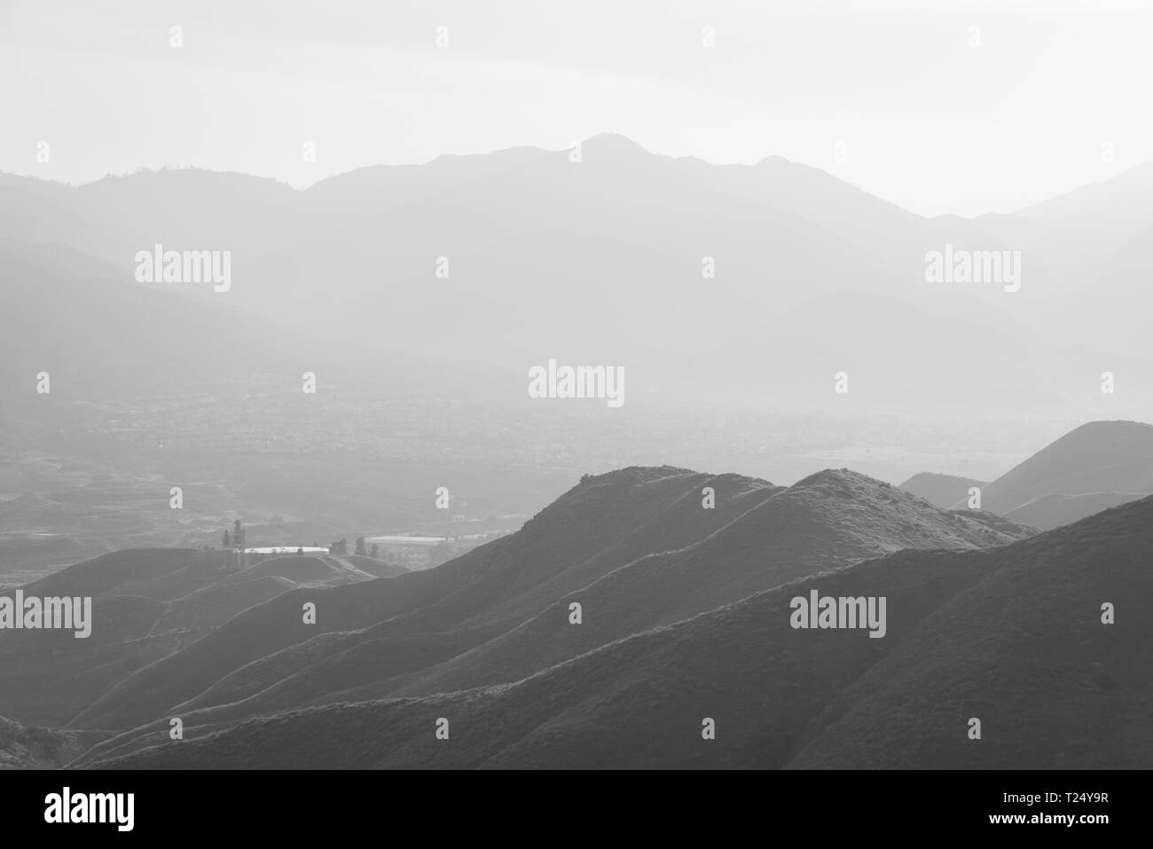 Vista sulle montagne dal Walker Canyon Trail nel lago Elsinore, California Foto Stock