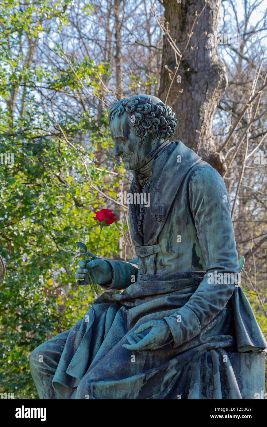 Una statua di Vivant Denon, ex direttore del museo del Louvre a Pere Lachaise, Parigi, Francia Foto Stock