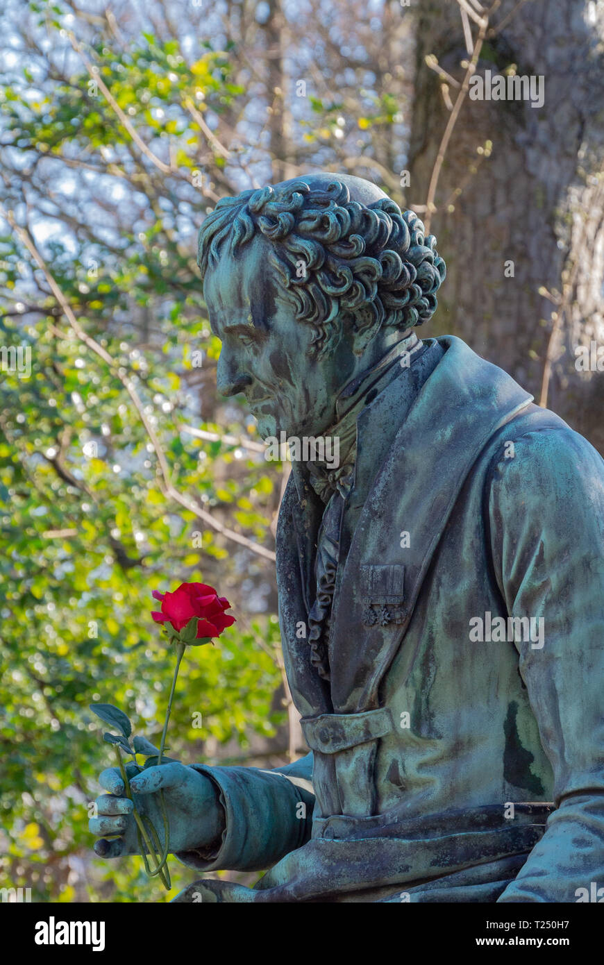 Una statua di Vivant Denon, ex direttore del museo del Louvre a Pere Lachaise, Parigi, Francia Foto Stock