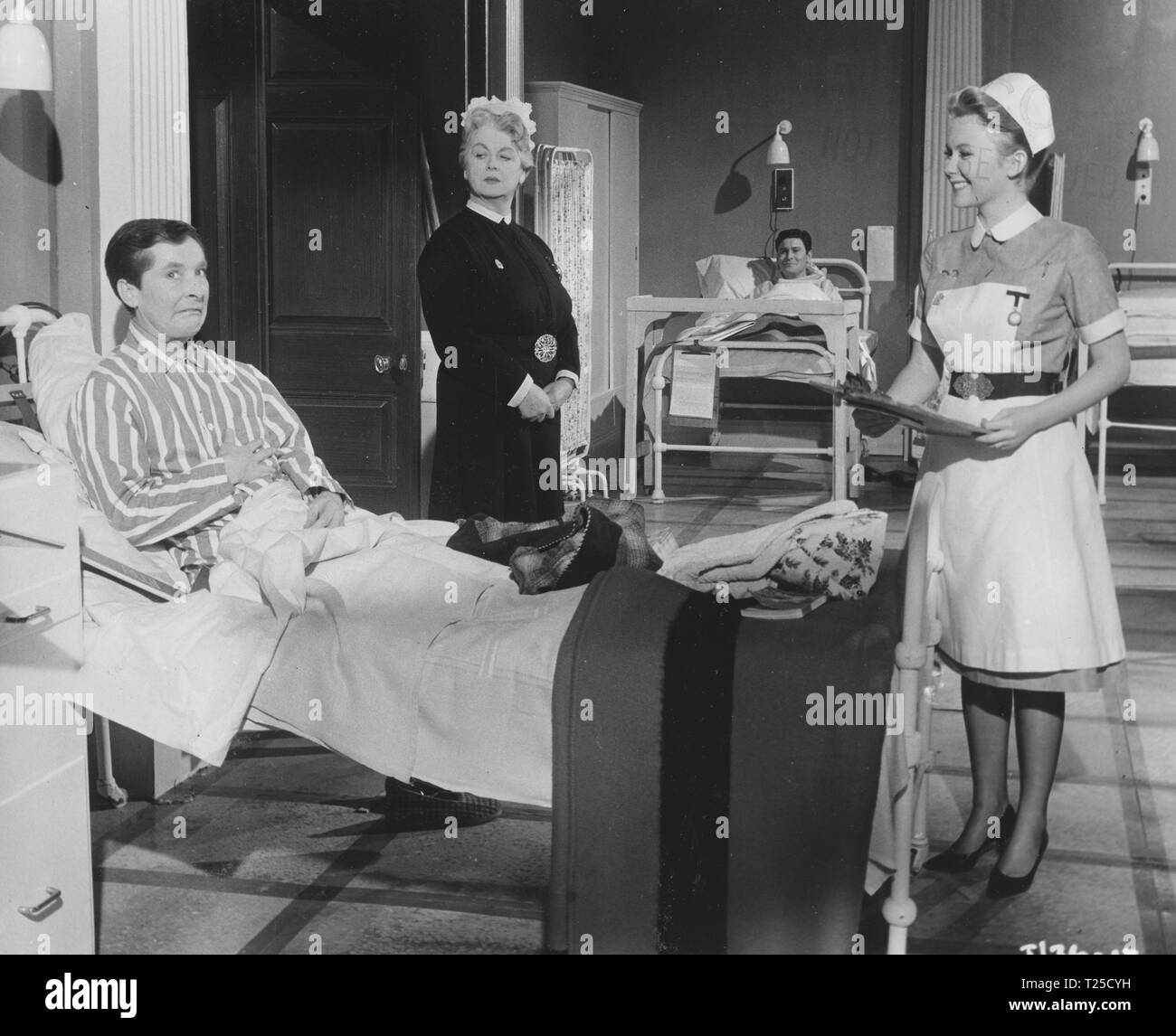 Due volte intorno le giunchiglie (1962) Kenneth Willliams, Renee Houston, Ronald Lewis, Giulietta mulini, Data: 1962 Foto Stock