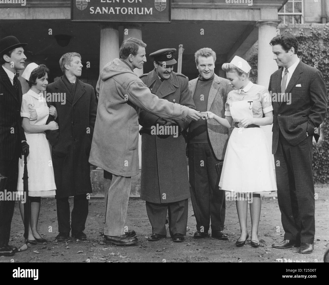 Due volte intorno le giunchiglie (1962) Kenneth Willliams, Juliet Mills, Donald Sinden, Lance Percival, Andrew Ray, Ronald Lewis, Donald Houston, Amanda Reiss, Data: 1962 Foto Stock