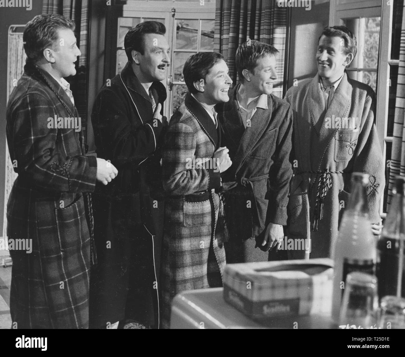 Due volte intorno le giunchiglie (1962) Kenneth Willliams, Donald Sinden, Lance Percival, Andrew Ray, Donald Houston, Data: 1962 Foto Stock