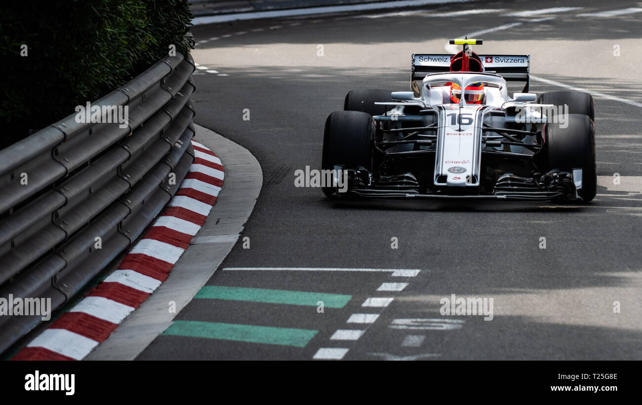 Monte Carlo/Monaco - 05/24/2018 - #16 Charles LECLERC (MCO) nella sua Alfa Romeo Sauber C37 durante il giorno di apertura della corsa in avanti del 2018 Monaco Gr Foto Stock