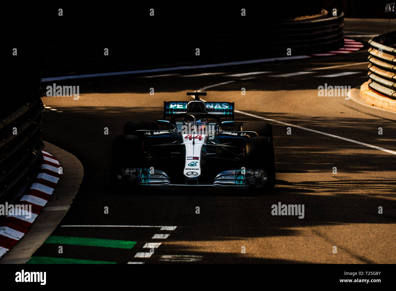 Monte Carlo/Monaco - 05/24/2018 - campione del mondo #44 Lewis Hamilton (GBR) nella sua AMG Mercedes Petronas w09 durante la pratica di apertura davanti al 20 Foto Stock