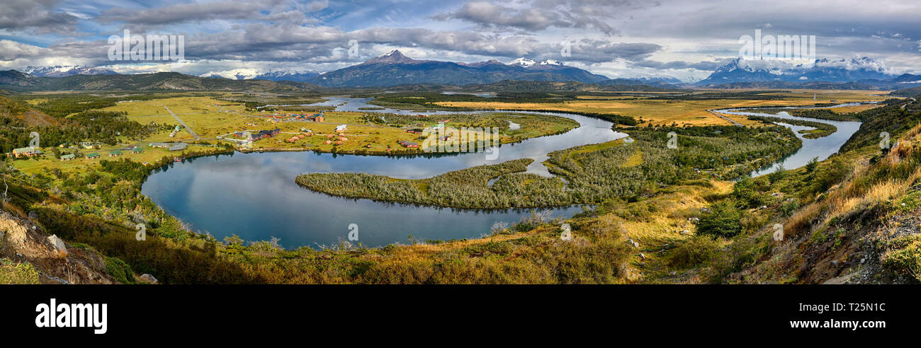 Vista panoramica dal Mirador Rio Serrano - Torres del Paine N.P. (Patagonia, Cile) Foto Stock