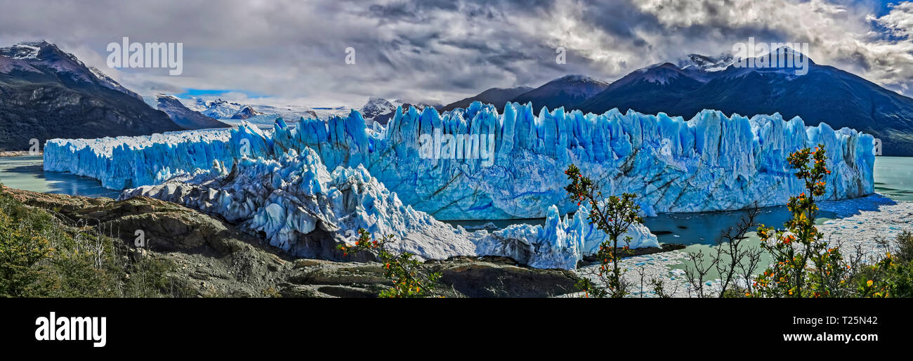 Ghiacciaio Perito Moreno al parco nazionale Los Glaciares N.P. (Argentina) - HDR panorama 01 Foto Stock