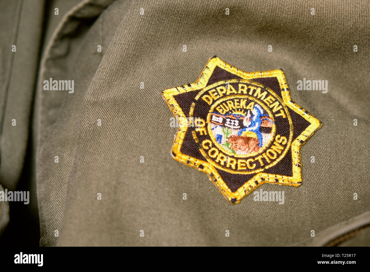 California Department of Corrections patch uniforme; star sui correttivi officer uniforme; correzionali ufficiali. Foto Stock