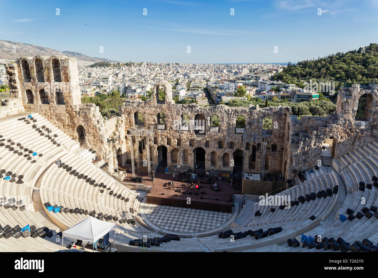 La Grecia, Atene, vista su Odeon, teatro di Herodes Atticus Foto Stock
