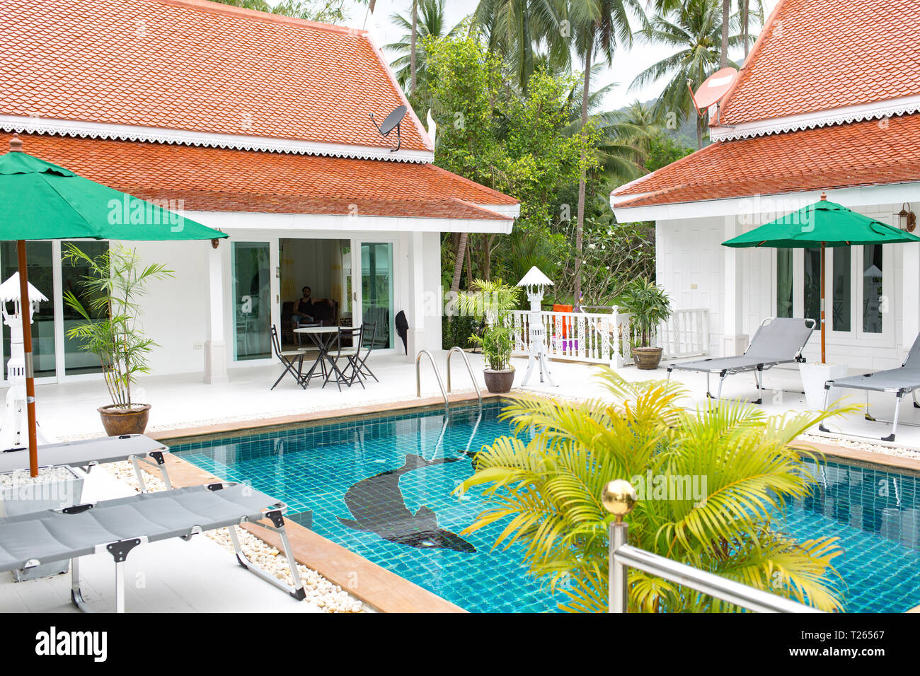 Thailandia, holiday resort con piscina Foto Stock