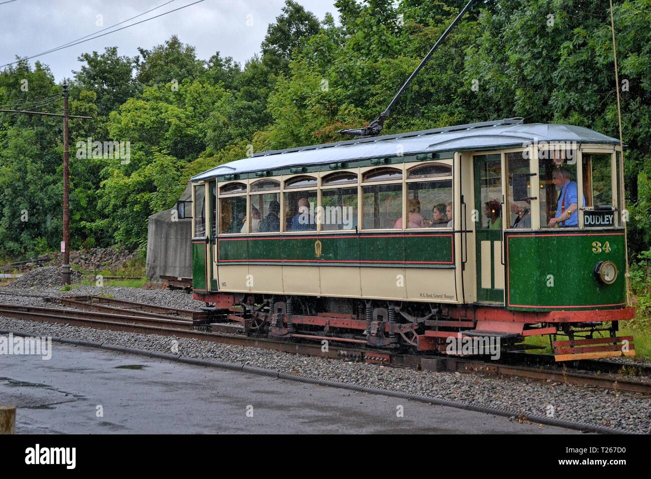 Il tram al Black Country Living Museum, un museo a cielo aperto del ricostruito edifici storici di Dudley, West Midlands, England, Regno Unito Foto Stock