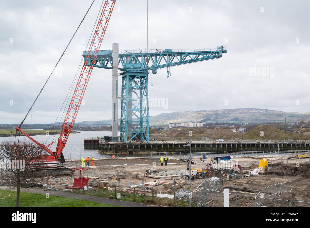 Queen's Quay - ex John Brown's sito cantiere - rigenerazione in corso nel 2019 sotto l'iconica Titan Crane - Glasgow, Scotland, Regno Unito Foto Stock