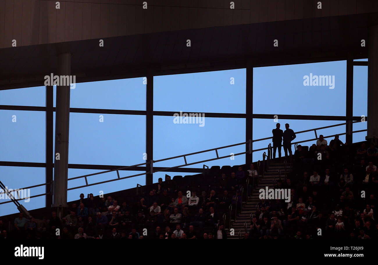 Vista generale dei tifosi durante le leggende evento di prova corrispondono a Tottenham Hotspur Stadium, Londra. Foto Stock
