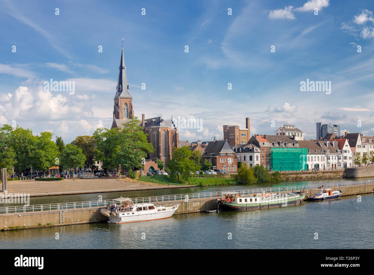 Maastricht, una città universitaria si trova sulla punta meridionale di Paesi Bassi, è caratterizzato dalla sua architettura medievale e la vivace scena culturale Foto Stock
