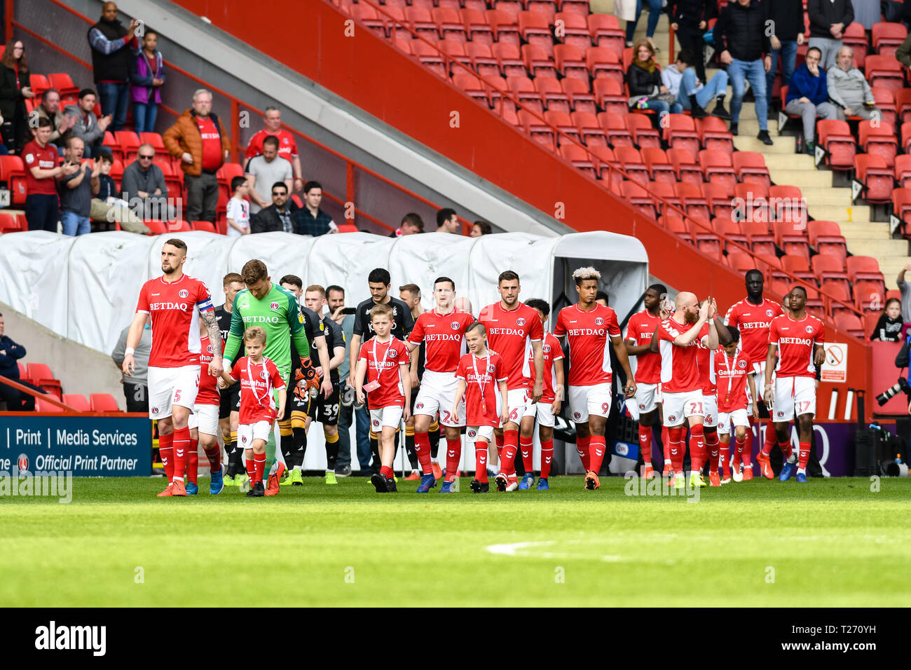 La Valle di Londra, Inghilterra, Regno Unito. Il 30 marzo 2019. Il Charlton squadre durante il cielo EFL scommettere League 1 match tra Charlton Athletic e Bradford City a valle, Londra, Inghilterra il 30 marzo 2019. Foto di Adamo di Loreto. Solo uso editoriale, è richiesta una licenza per uso commerciale. Nessun uso in scommesse, giochi o un singolo giocatore/club/league pubblicazioni. Credit: UK Sports Pics Ltd/Alamy Live News Foto Stock