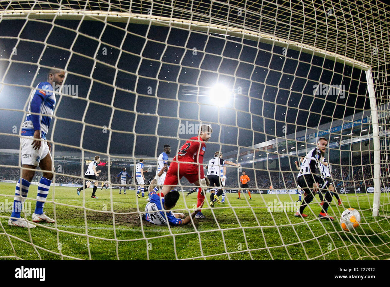 DOETINCHEM, de Graafschap - Heracles Almelo, 30-03-2019, calcio Eredivisie olandese Stagione 2018 - 2019, Stadio de Vijverberg, de Graafschap portiere Nigel Bertrams deve concedere il gol segnato da Heracles 1-1 Foto Stock