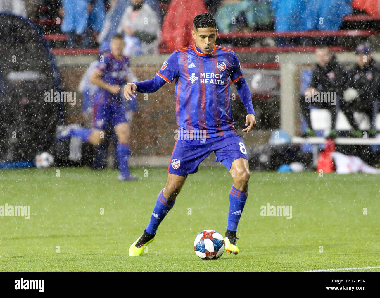 Cincinnati, Ohio, Stati Uniti d'America. 30 Mar, 2019. FC di Cincinnati Victor Ulloa durante una sequenza di lunghezza massima MLS partita di calcio tra FC Cincinnati e Portland a Nippert Stadium di Cincinnati, Ohio. Kevin Schultz/CSM/Alamy Live News Foto Stock