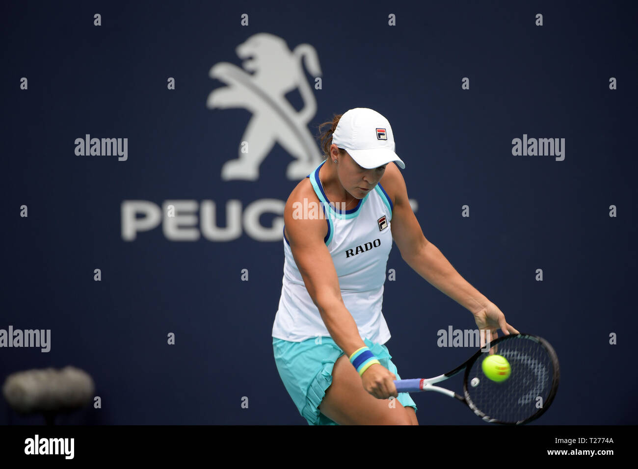 Florida, Stati Uniti d'America. Il 30 marzo 2019. Ashleigh Barty di Australia sconfigge Karolina Pliskova della Repubblica ceca il giorno tredici nel femminile finali all'aperto di Miami al Hard Rock Stadium il 30 marzo 2019 nei giardini di Miami, Florida. Persone: Ashleigh Barty Credito: tempeste Media Group/Alamy Live News Foto Stock