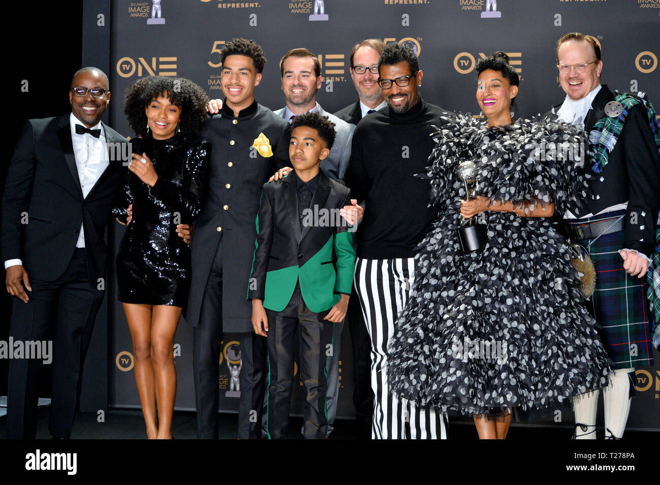 In California, Stati Uniti d'America. Il 30 marzo 2019. Tracce nerastre, Courtney Lilly, Yara Shahidi, Marcus Scribner, Miglia Brown, Jeff Meacham, Jonathan Groff, Dean Cole, Tracee Ellis Ross & Peter McKenzie in occasione del cinquantesimo NAACP Image Awards. Immagine: Paul Smith/Featureflash Credito: Paul Smith/Alamy Live News Foto Stock