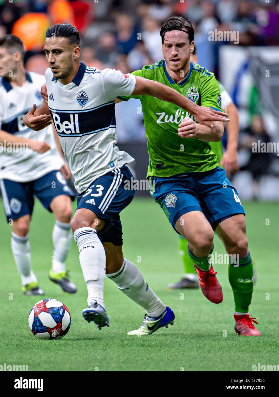 Vancouver, Canada. 30 Mar, 2019. Vancouver Whitecaps' Ali Adnan (L) e il Seattle Sirene' Gustav Svensson competere durante la MLS partita di calcio tra Vancouver Whitecaps e sirene di Seattle in Vancouver, Canada, 30 marzo 2019. La partita si è conclusa con un 0-0. Credito: Andrew Soong/Xinhua/Alamy Live News Foto Stock