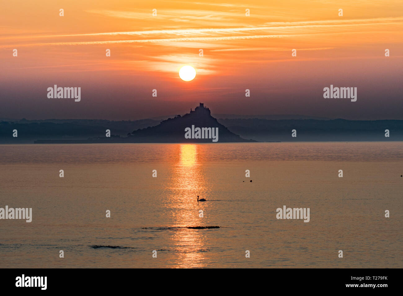 Penzance, Cornwall, Regno Unito. Il 31 marzo 2019. Regno Unito Meteo. Un altro glorioso sunrise a Penzance, come gli orologi vanno avanti per l'orario estivo britannico. Credito: Simon Maycock/Alamy Live News Foto Stock