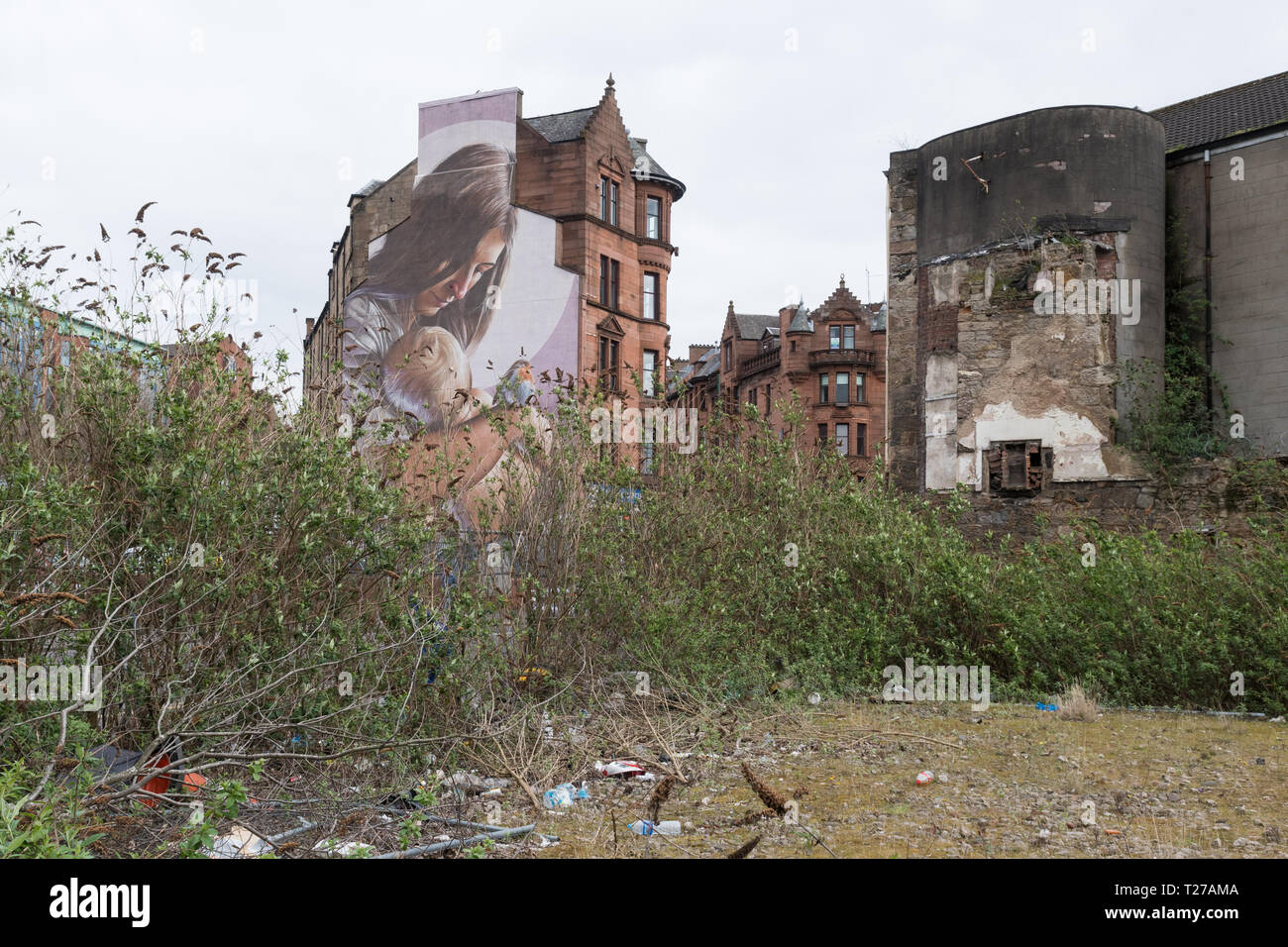 La massa di rifiuti in Glasgow in attesa di riconversione - High Street da George Street, Glasgow, Scotland, Regno Unito Foto Stock
