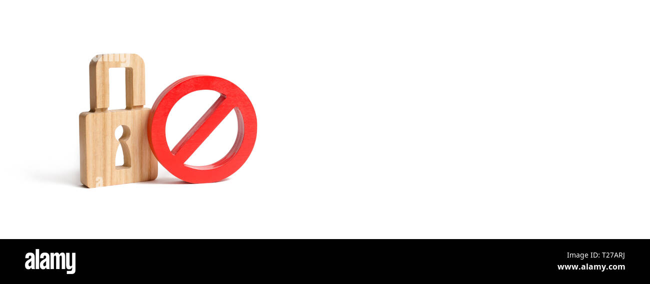 Il lucchetto e il simbolo n. isolato su un background. Vietare la crittografia e l'accesso alle informazioni personali e corrispondenza. Il concetto di protezione Foto Stock