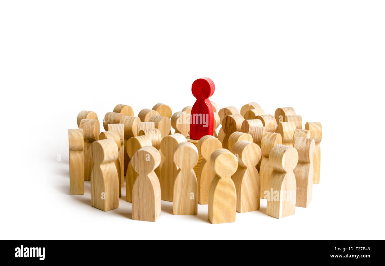 Red figura leader è alla testa della folla. Il concetto di business di leader e la qualità di leadership, concetto aziendale di leader e leadership qual Foto Stock