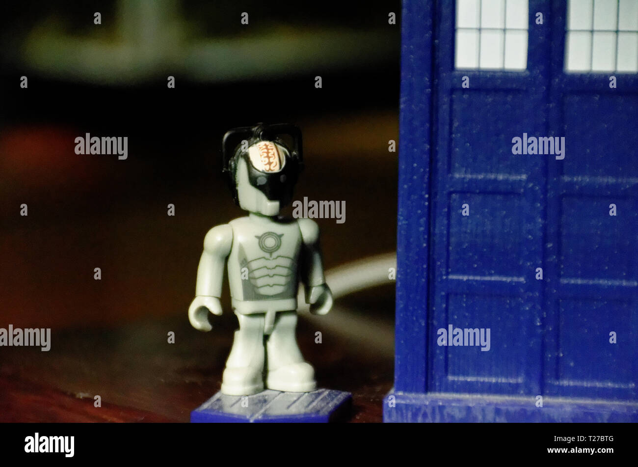 Doctor Who Cyberman interattivo ATTACCO-Walking Cyberman-DR-NUOVO